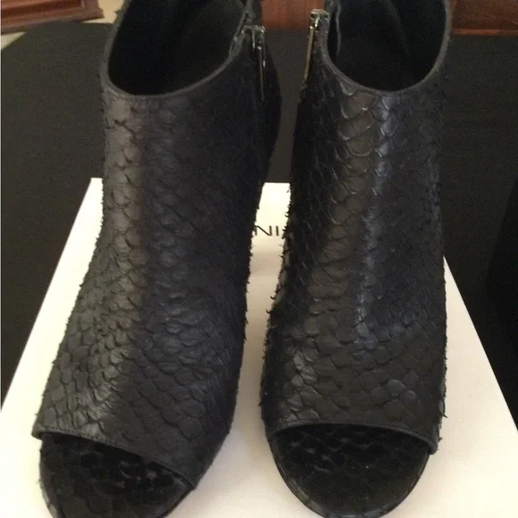 VINCE - Sierra Open Toed raw ‘Python’ style Booties - Picture 2 of 5